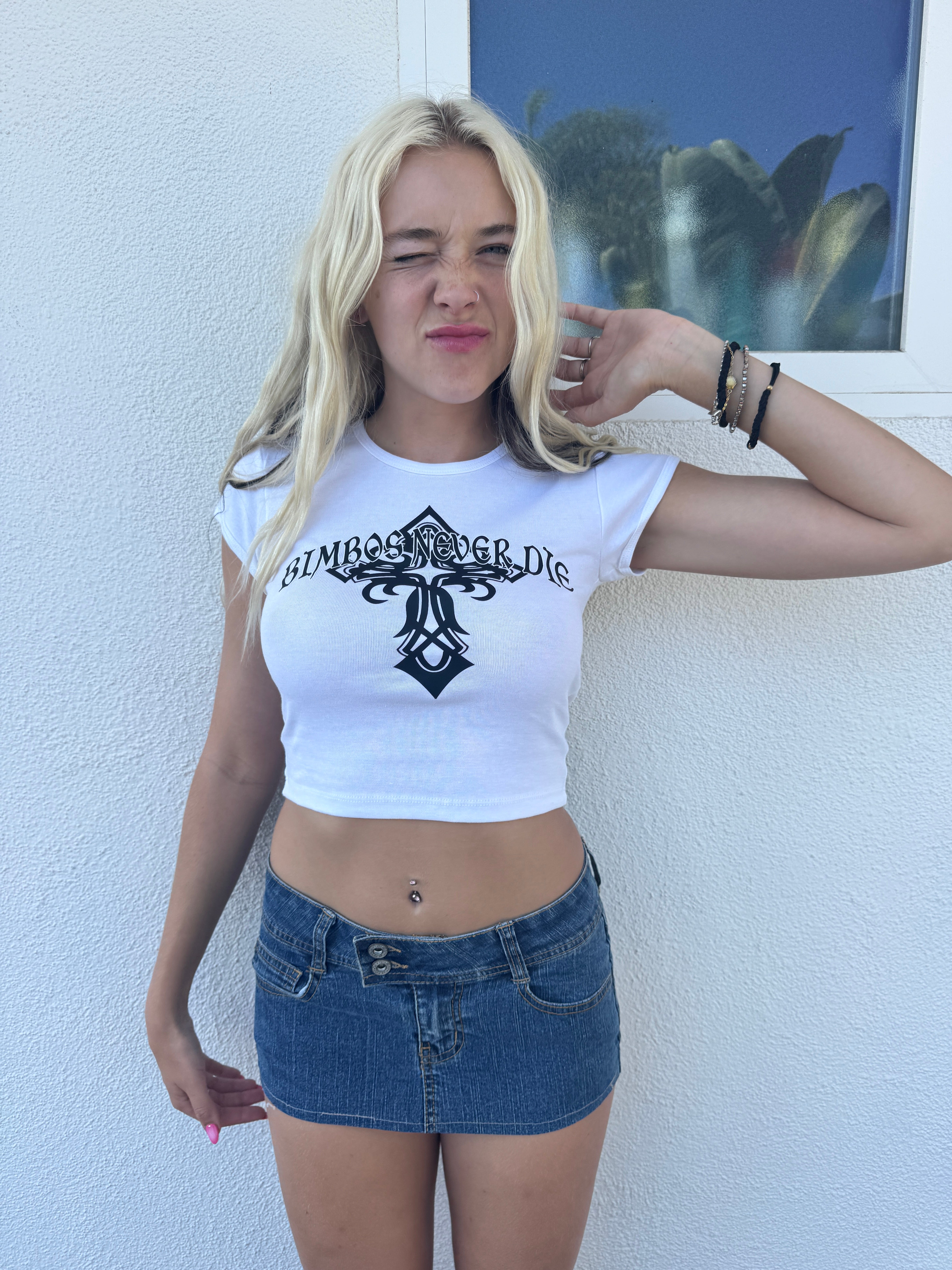 BIMBOS NEVER DIE Cropped Tee