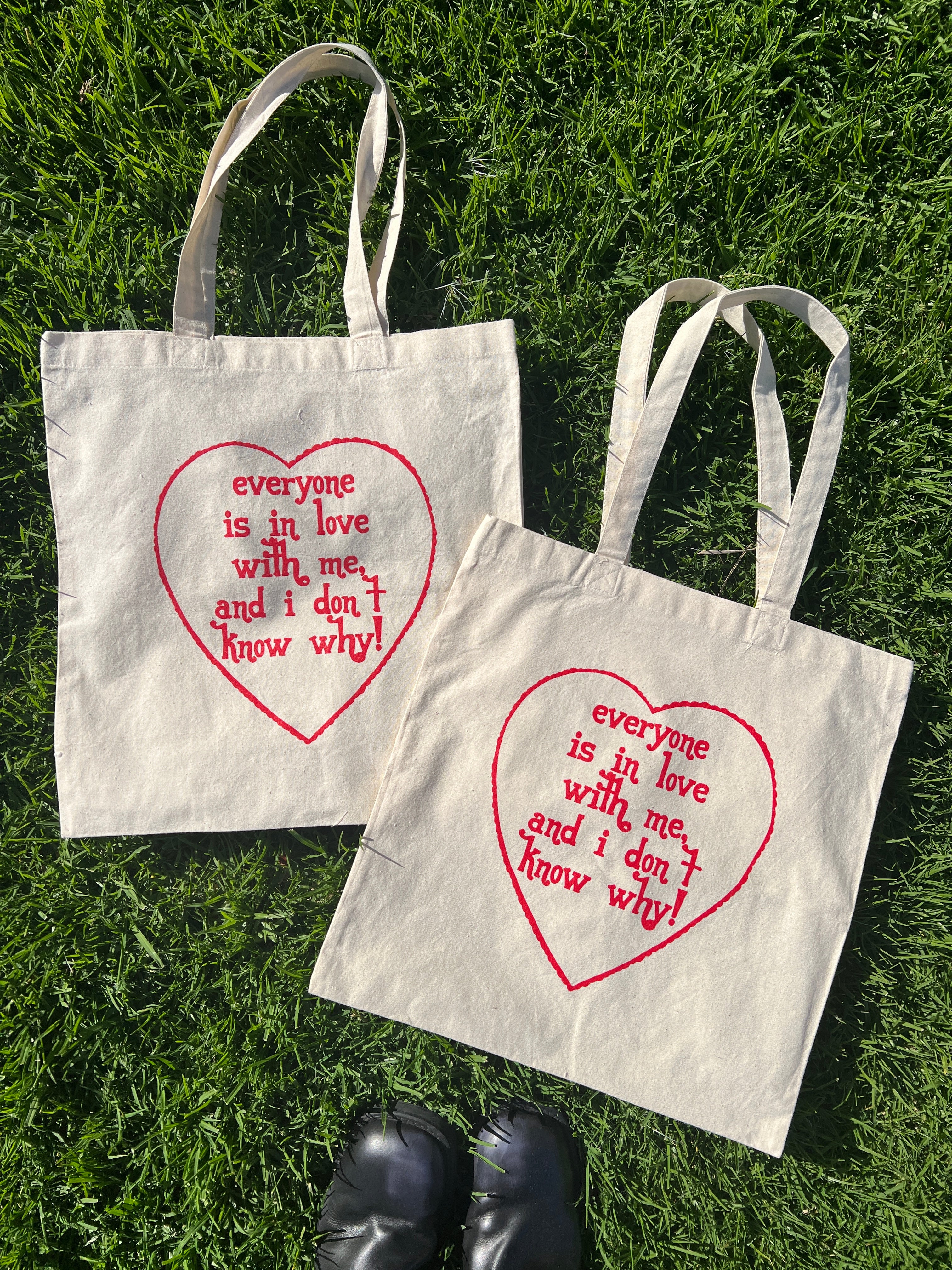 everyone is in love with me tote